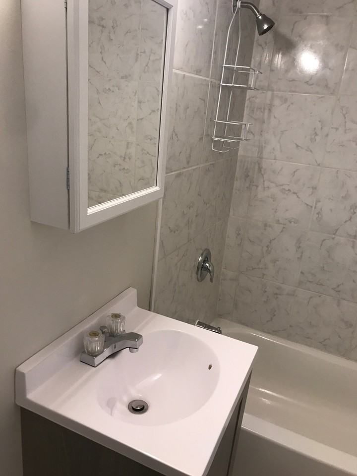 2111 Lawn Ave #9 - Photo 4 of 10
