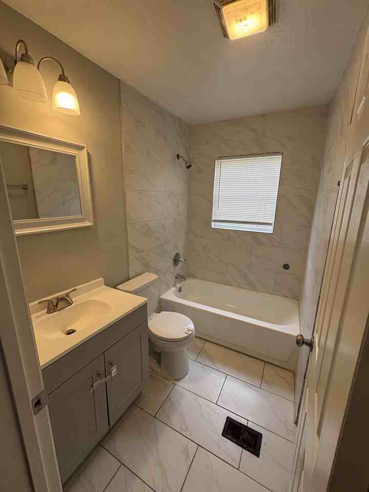 551 E 6th St - Photo 7 of 8