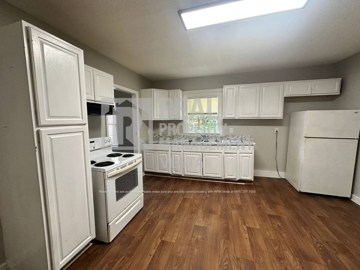 1082 Lamont St - Photo 3 of 10