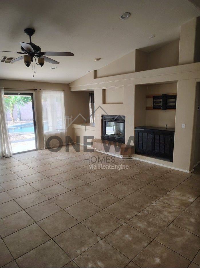 1430 E Crescent Way - Photo 3 of 7