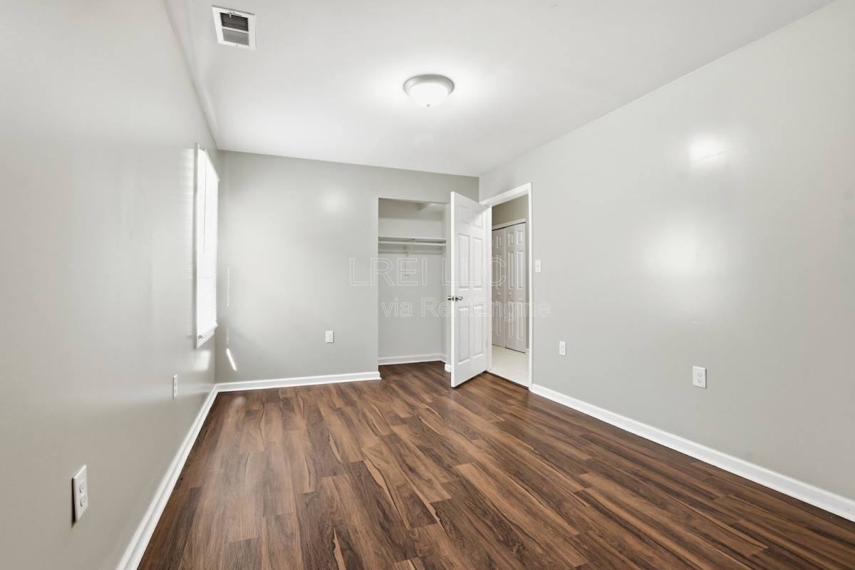 2338 W Madison St - Photo 3 of 10