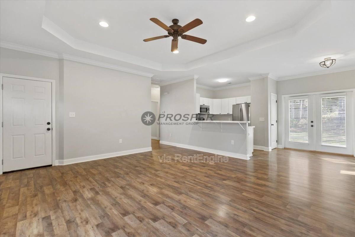 110 Raeburn Way - Photo 3 of 9
