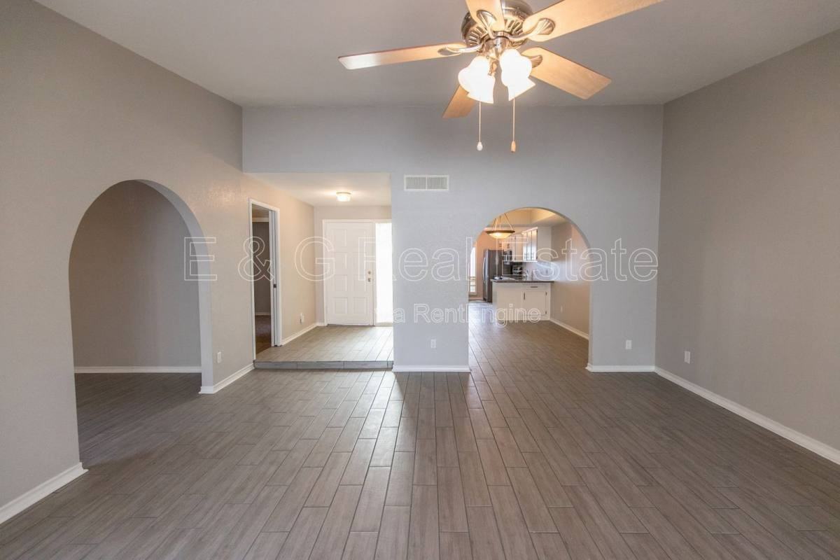2908 E Avenida Olivos - Photo 2 of 10