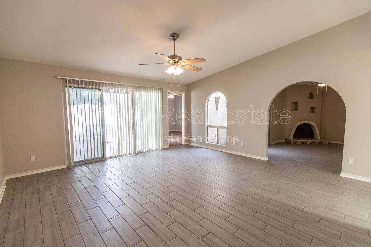 2908 E Avenida Olivos - Photo 3 of 10