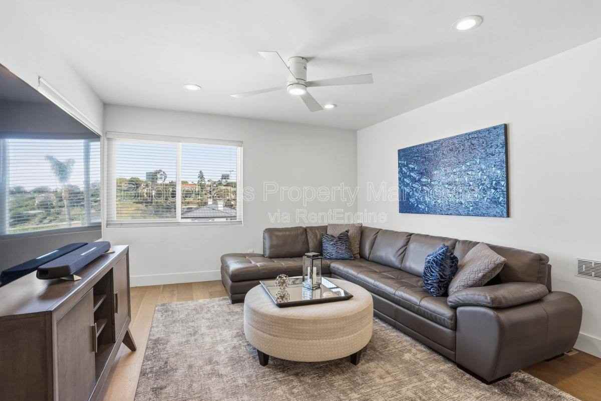 3266 Goldfinch St - Photo 3 of 9