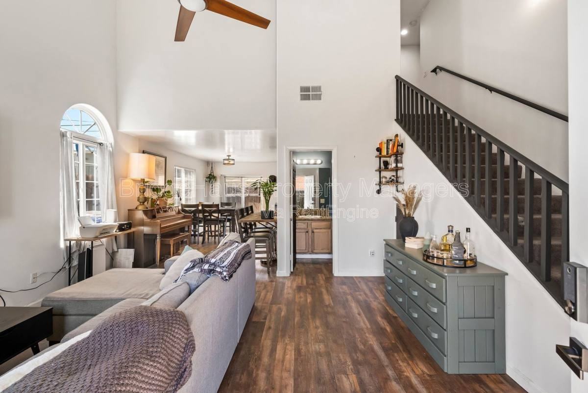 832 Georgia St - Photo 2 of 9