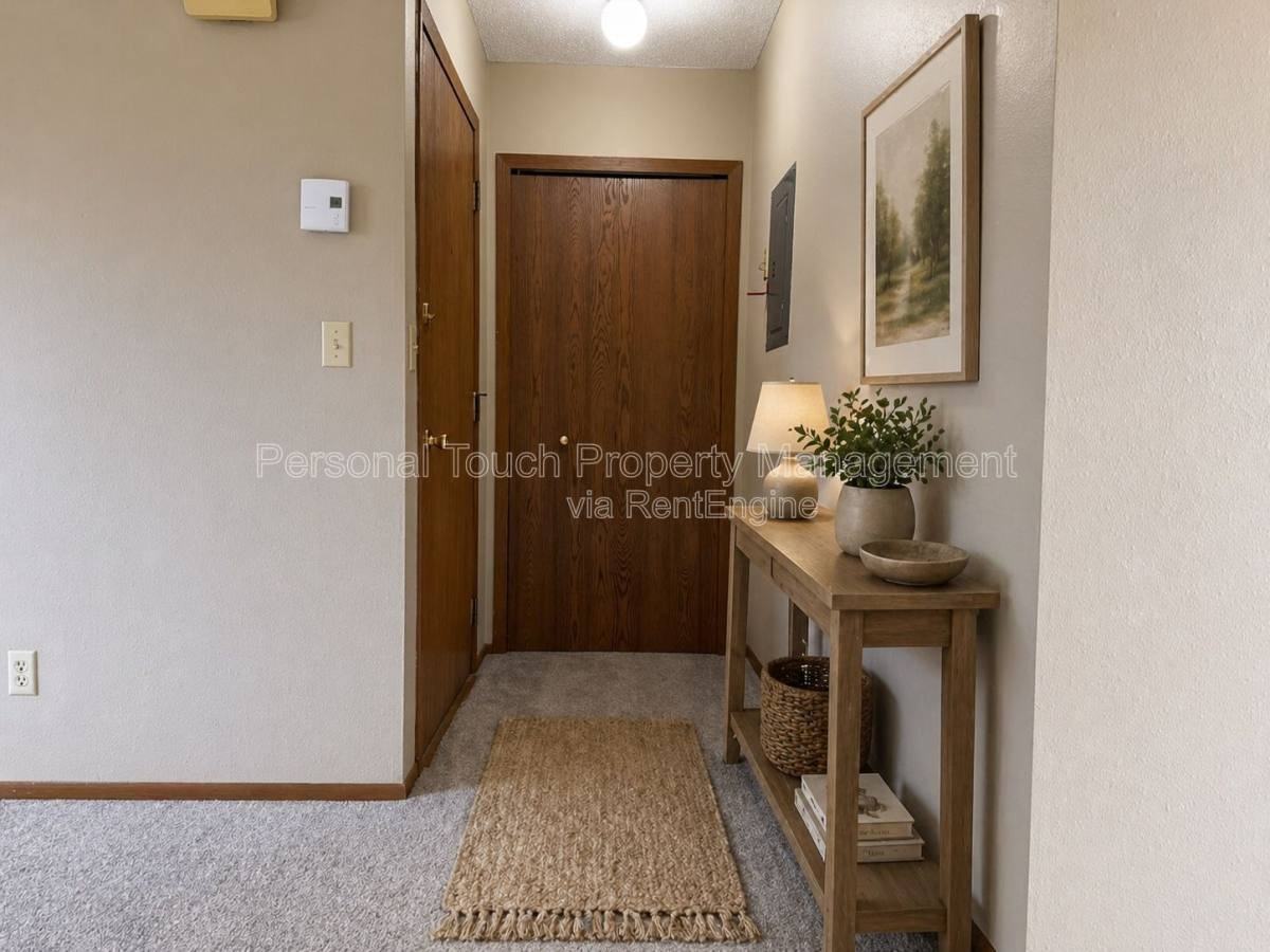 1003 19th St Sw #2 - Photo 3 of 10