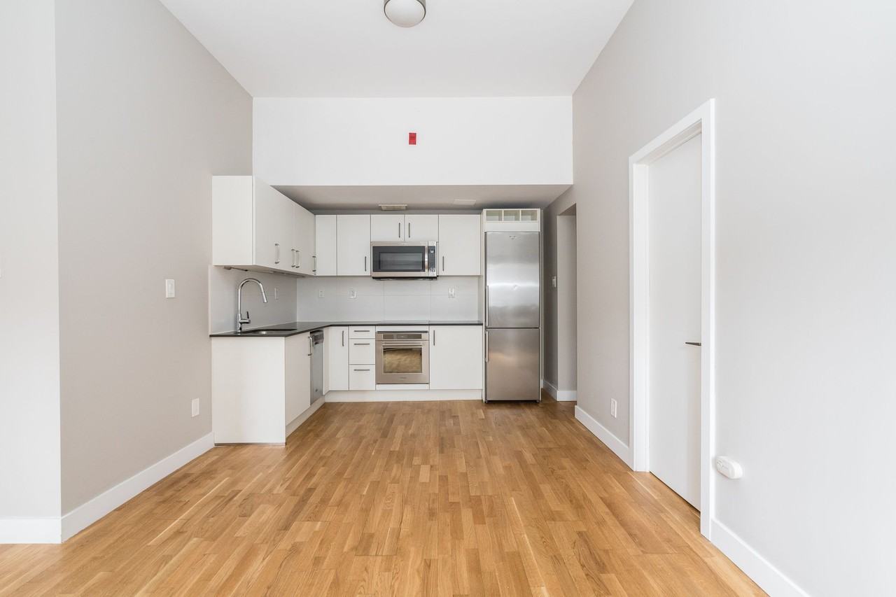 77 Spencer Avenue - Photo 4 of 13