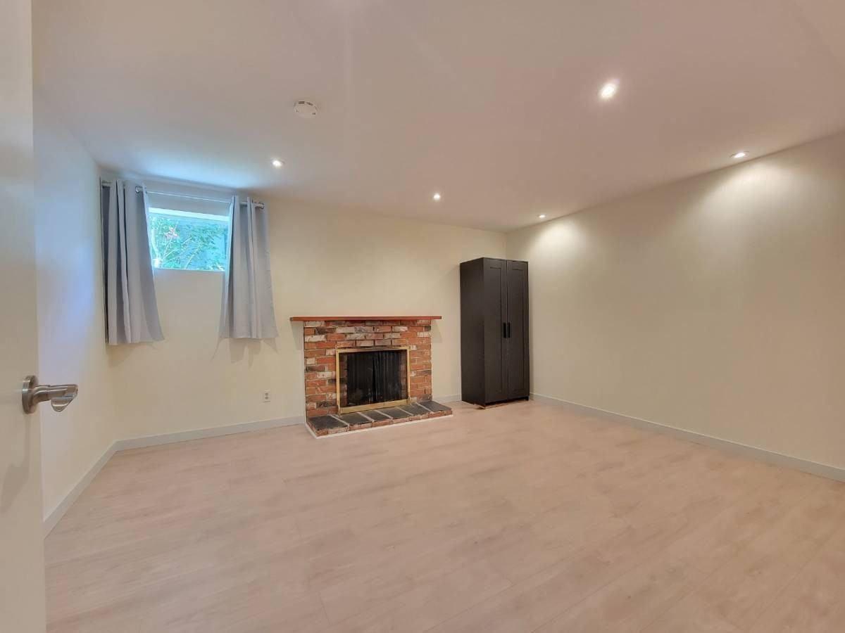 6021 Sumas St - Photo 5 of 9