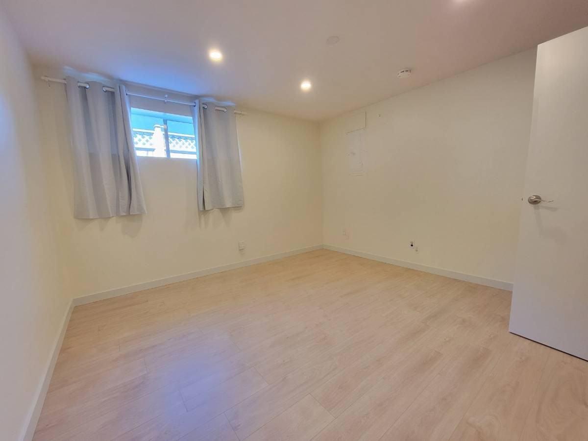 6021 Sumas St - Photo 6 of 9