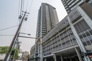 featured image of 888 Carnarvon St