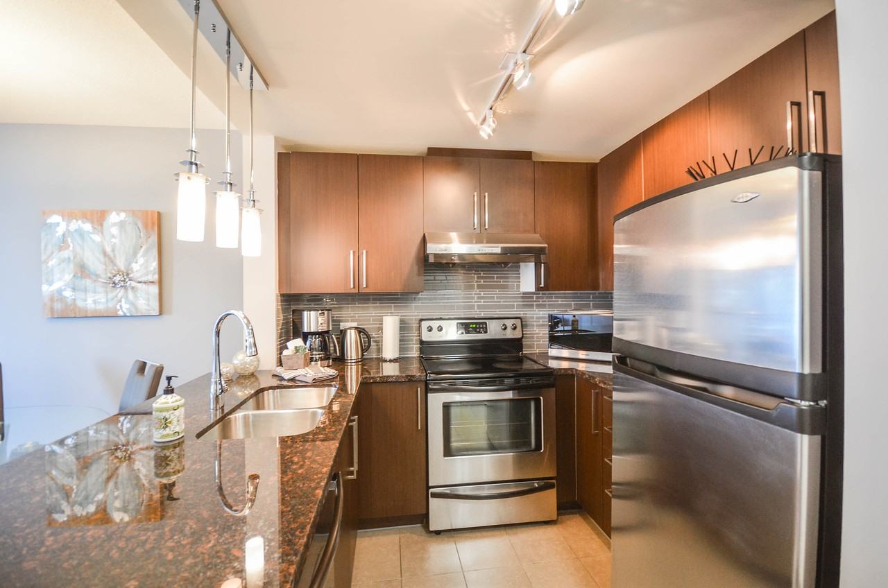 888 Carnarvon St - Photo 3 of 17