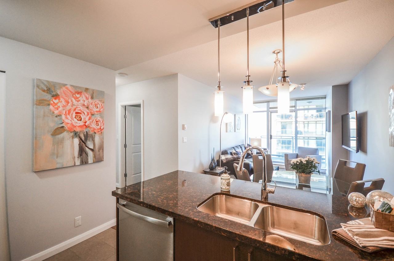 888 Carnarvon St - Photo 4 of 17
