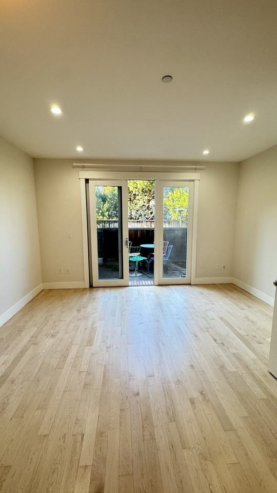926 Grove St #2 - Photo 3 of 23