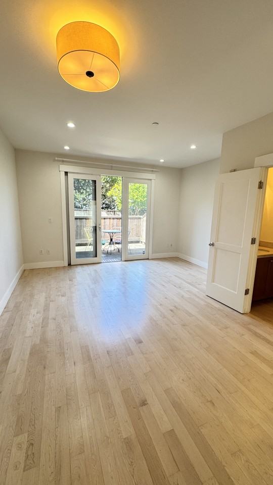 926 Grove St #2 - Photo 4 of 23