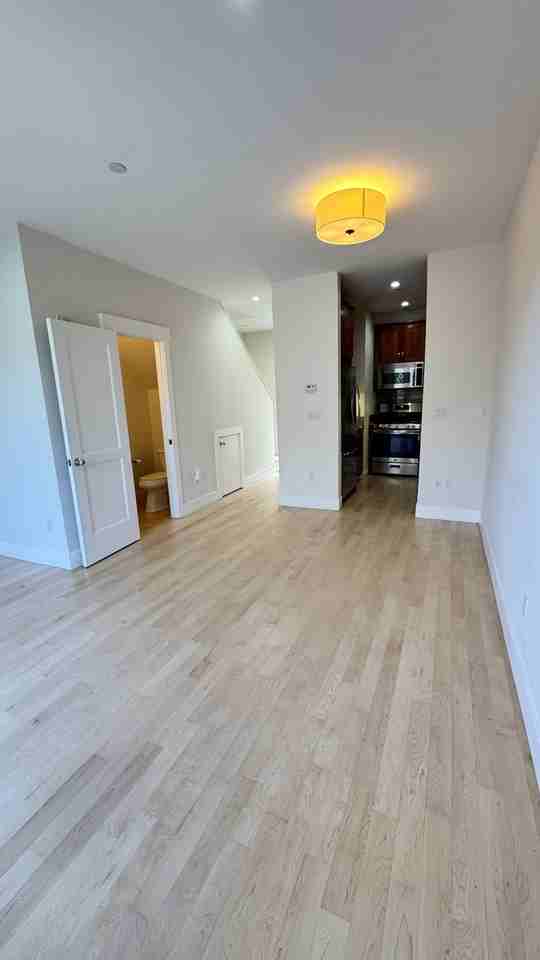 926 Grove St #2 - Photo 5 of 23
