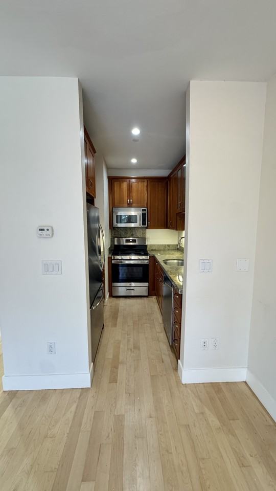 926 Grove St #2 - Photo 6 of 23