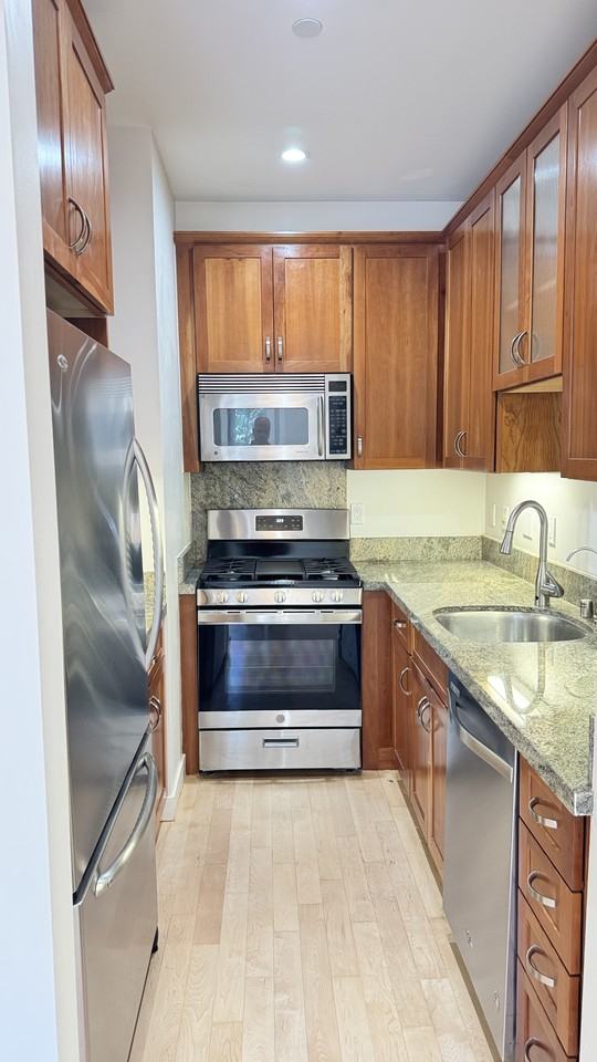 926 Grove St #2 - Photo 7 of 23