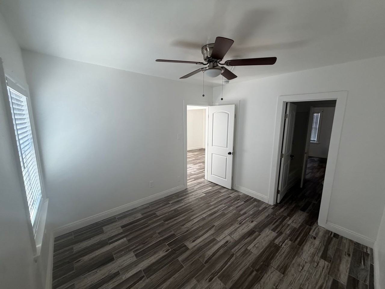 1192 N Kingsley Dr - Photo 2 of 2