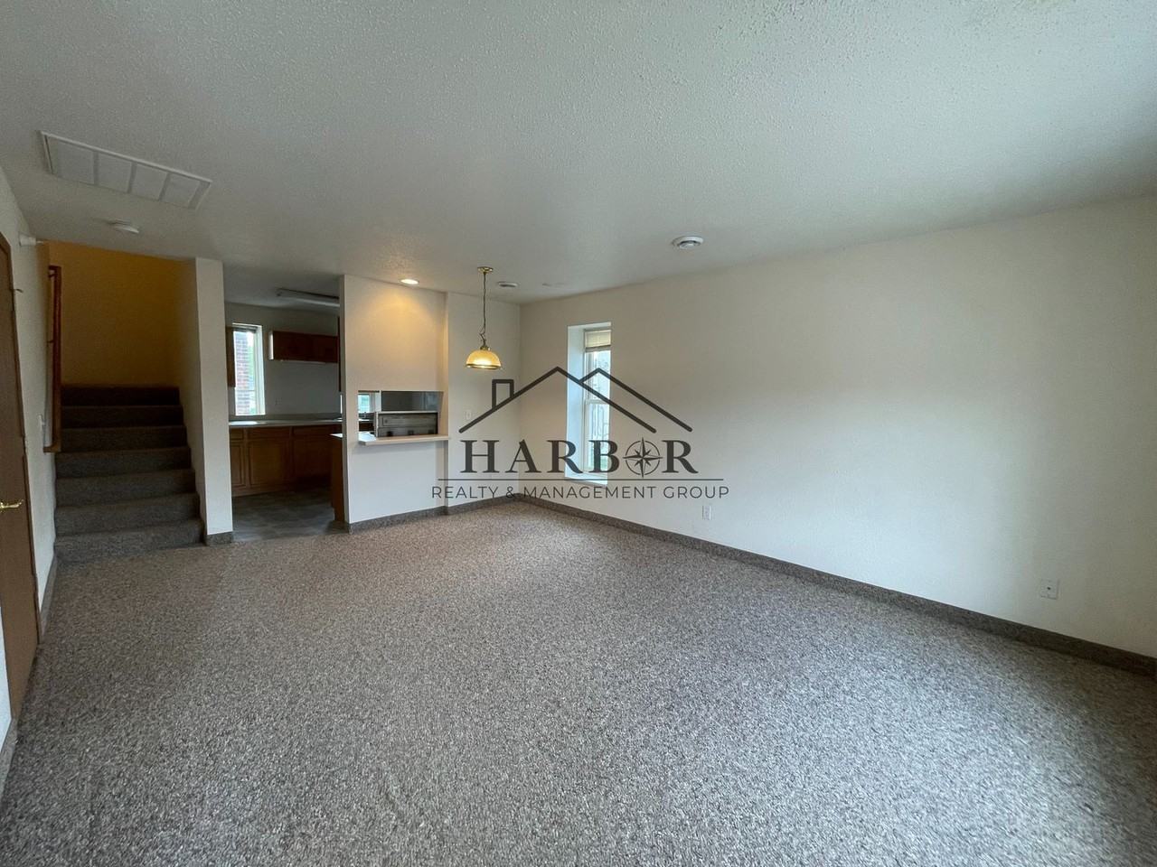 146 S Broadway St - Photo 5 of 12