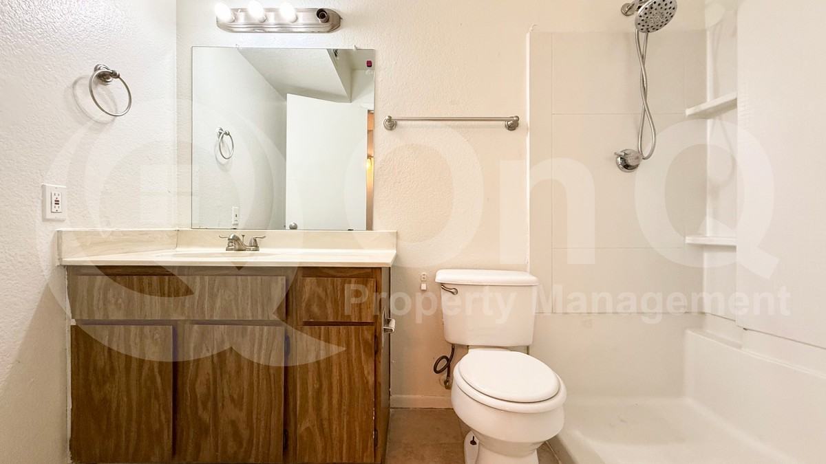 3132 W Harmont Dr