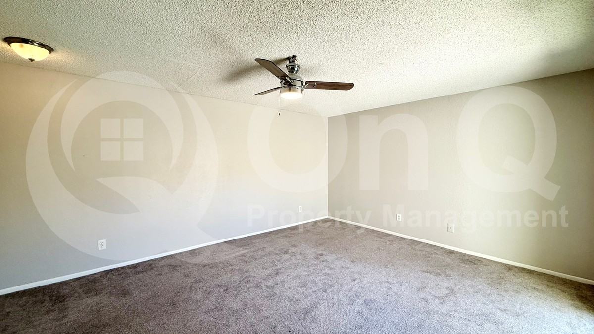 3132 W Harmont Dr - Photo 4 of 17