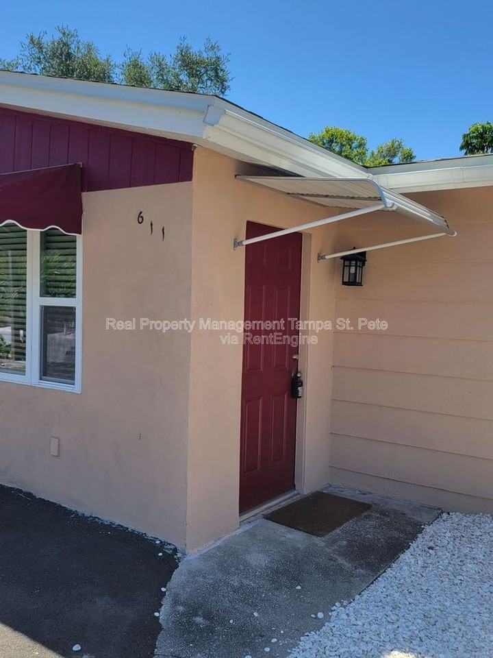 611 Lyndhurst St - Photo 2 of 18