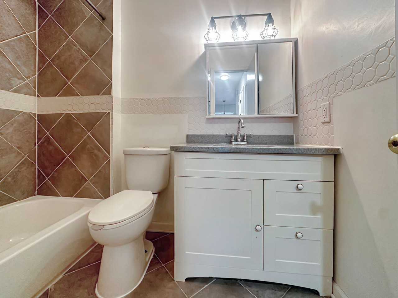 1057 Griggs St Se - Photo 5 of 13
