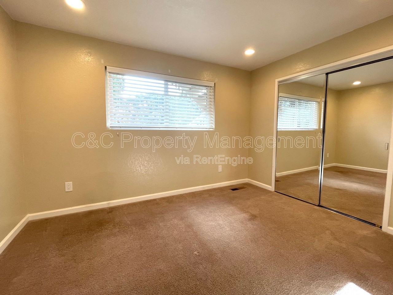 802 Sunset Dr #I - Photo 3 of 8