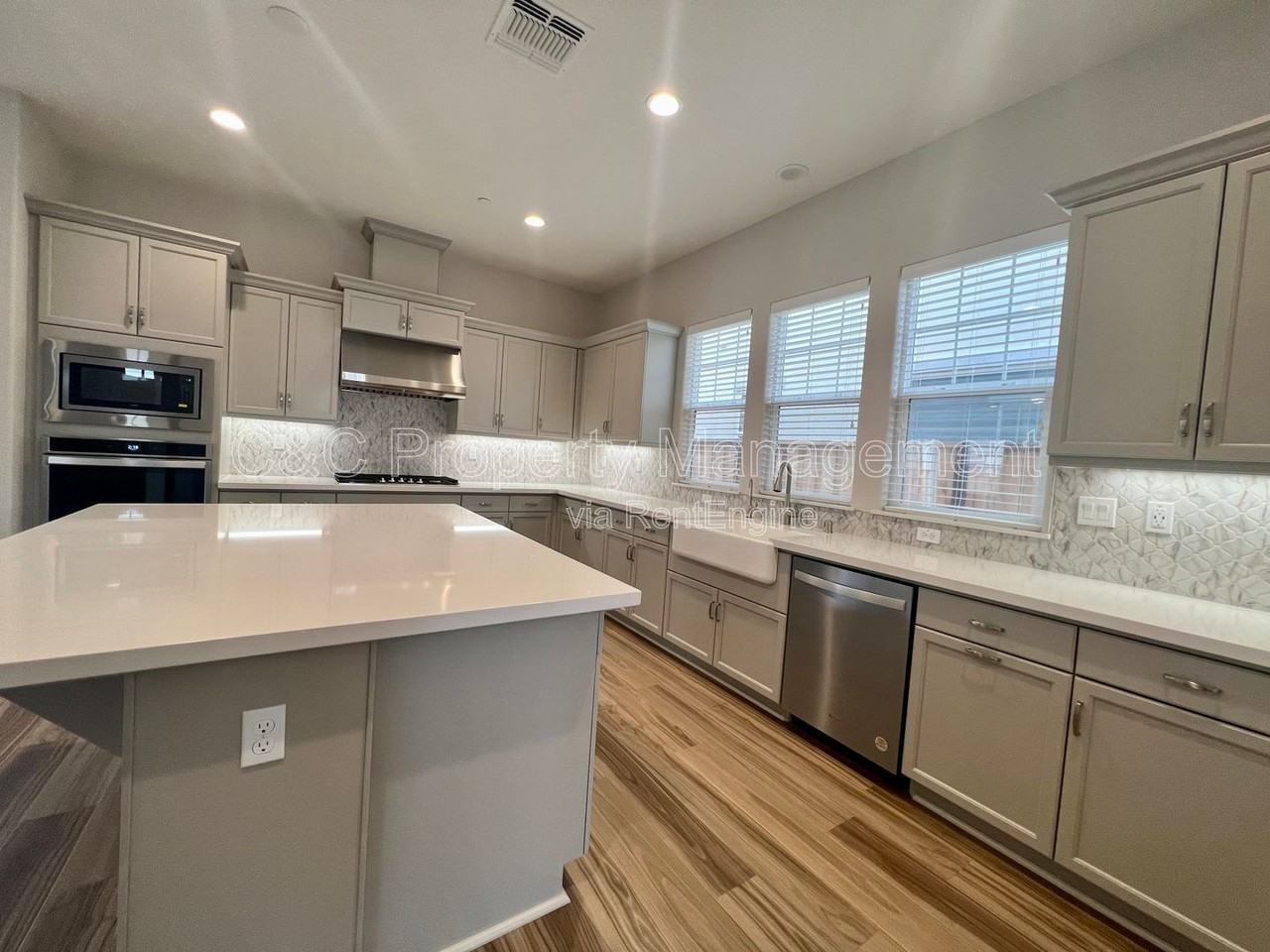 3002 Pinnacles Way - Photo 3 of 29