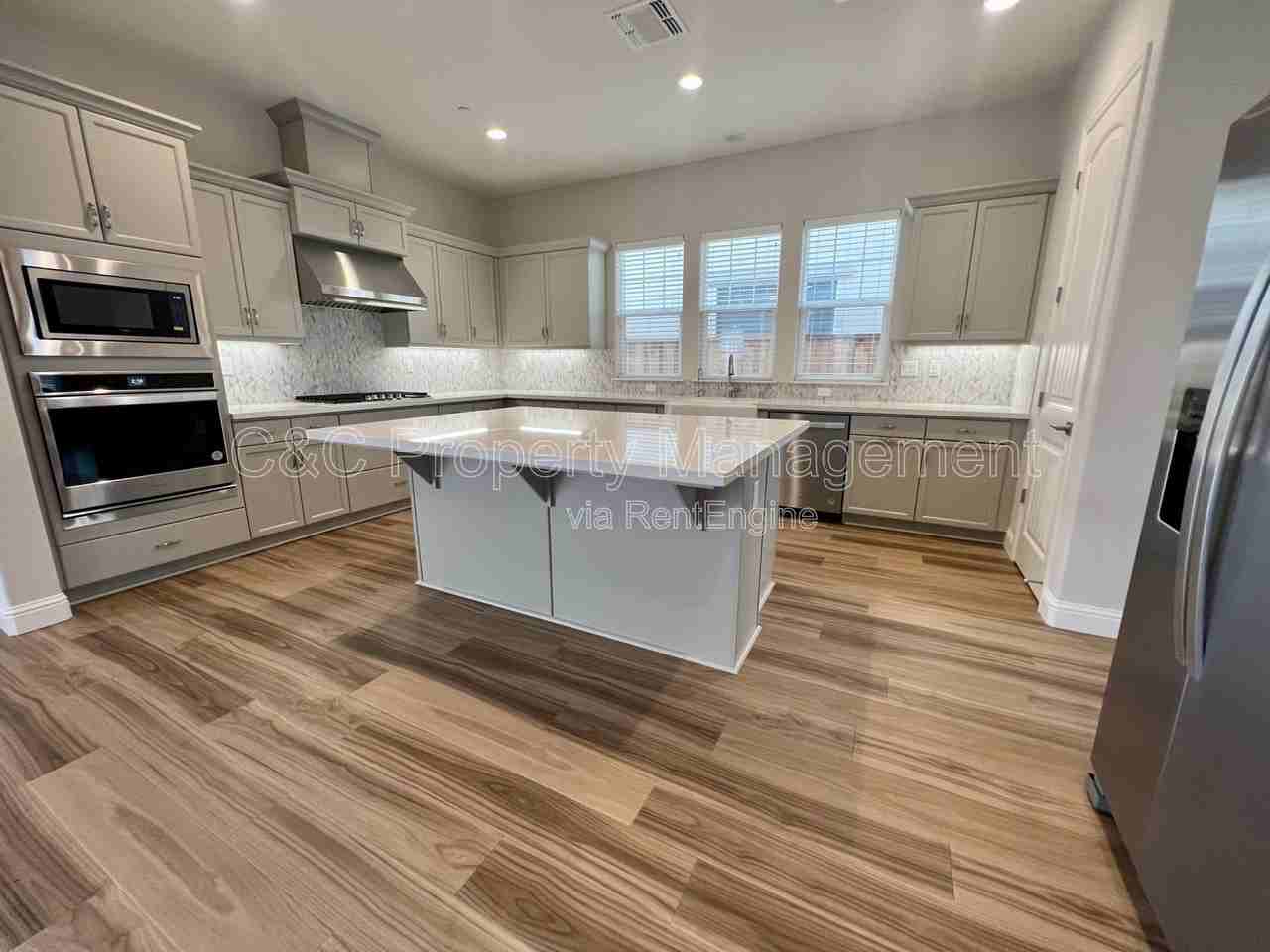 3002 Pinnacles Way - Photo 4 of 29