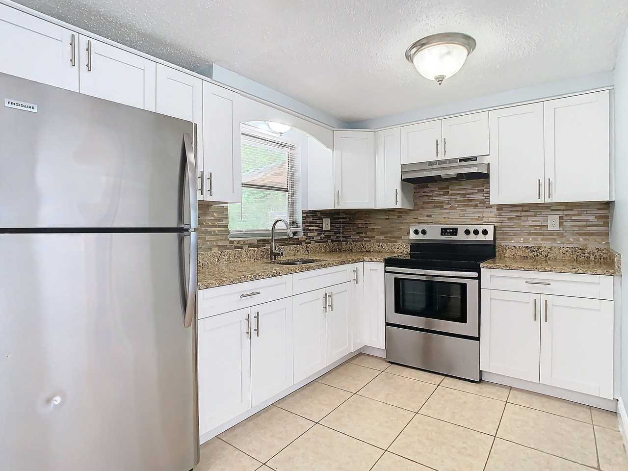 1525 Swordbill Dr - Photo 5 of 25