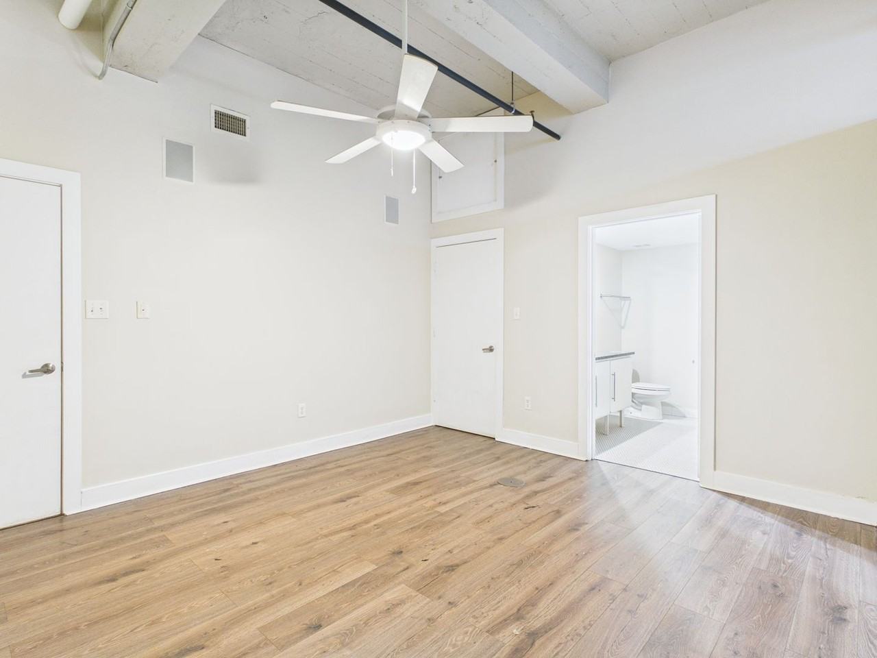 815 Perry St #113 - Photo 2 of 13