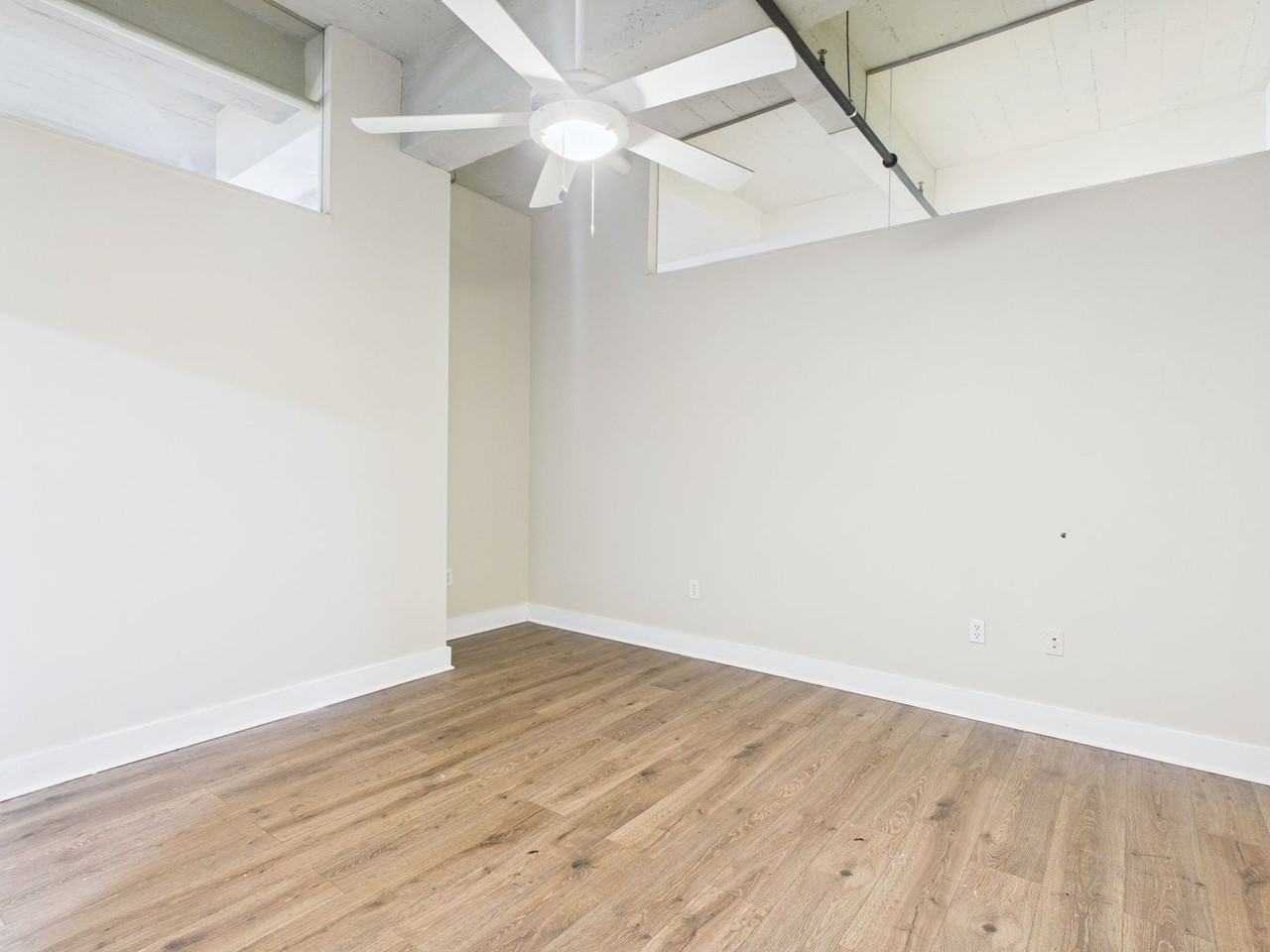 815 Perry St #113 - Photo 3 of 13