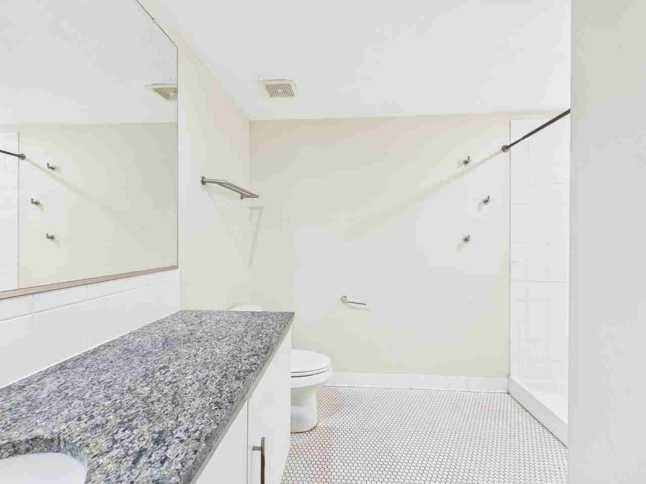815 Perry St #113 - Photo 4 of 13