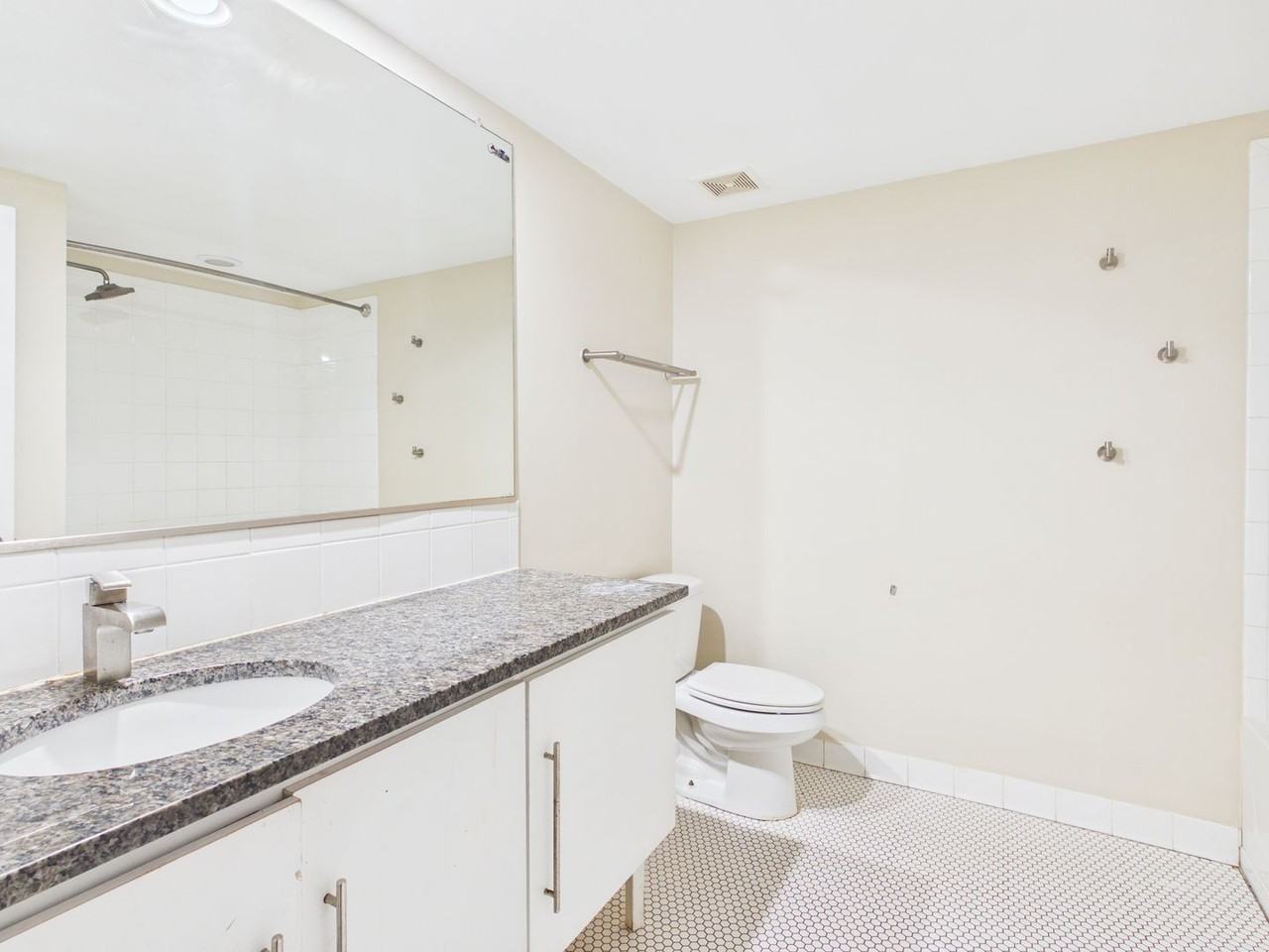 815 Perry St #113 - Photo 7 of 13