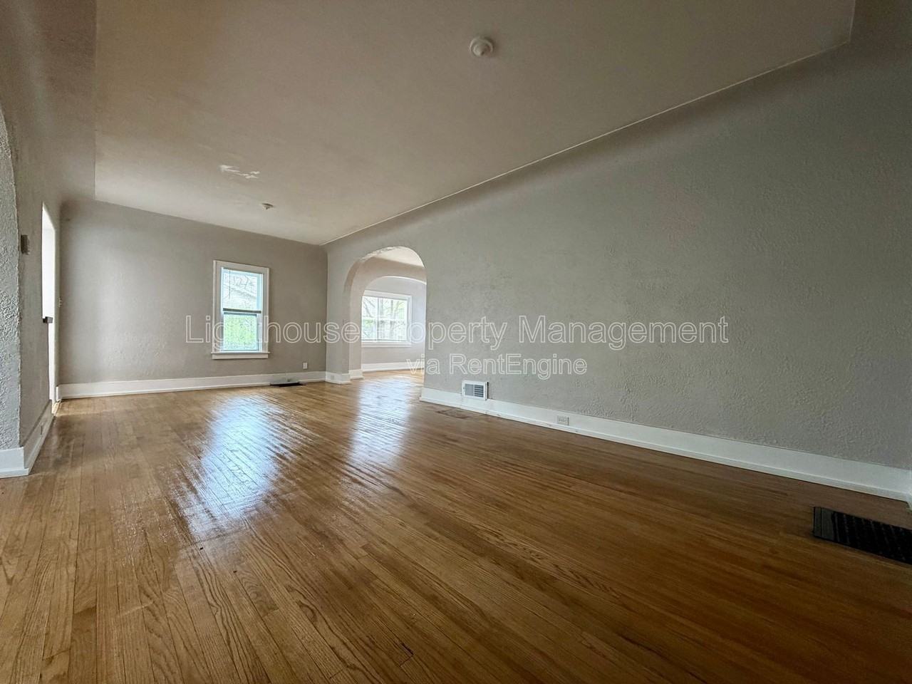 2145 8th St - Photo 3 of 19