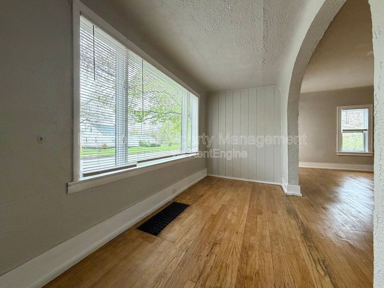 2145 8th St - Photo 4 of 19