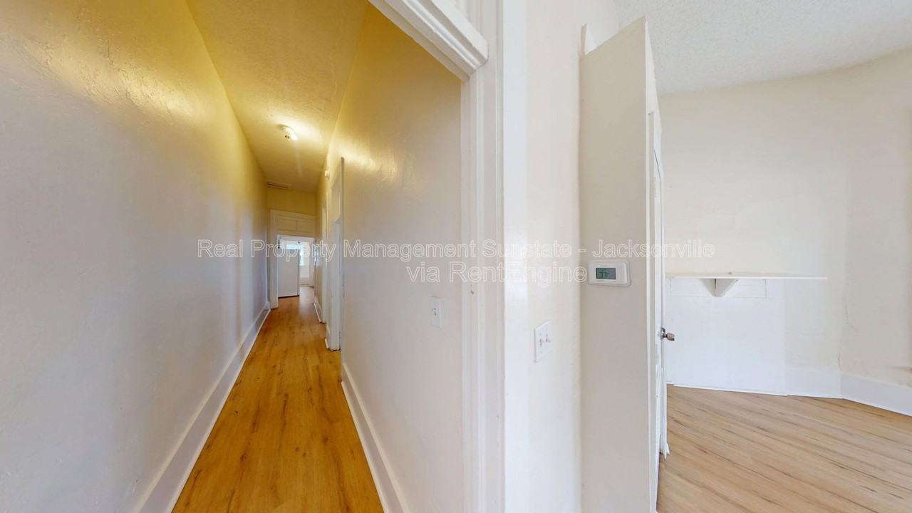 2324 Moncrief Rd - Photo 5 of 15
