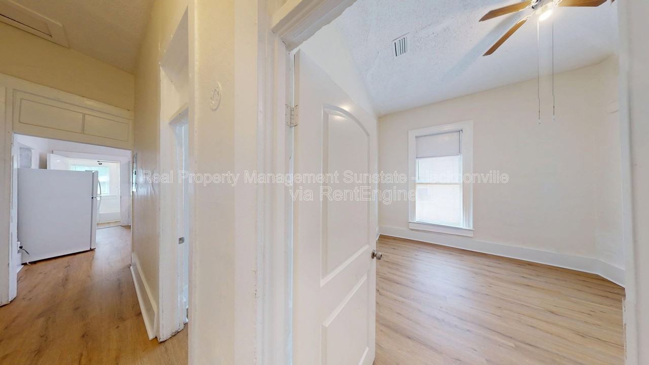 2324 Moncrief Rd - Photo 6 of 15
