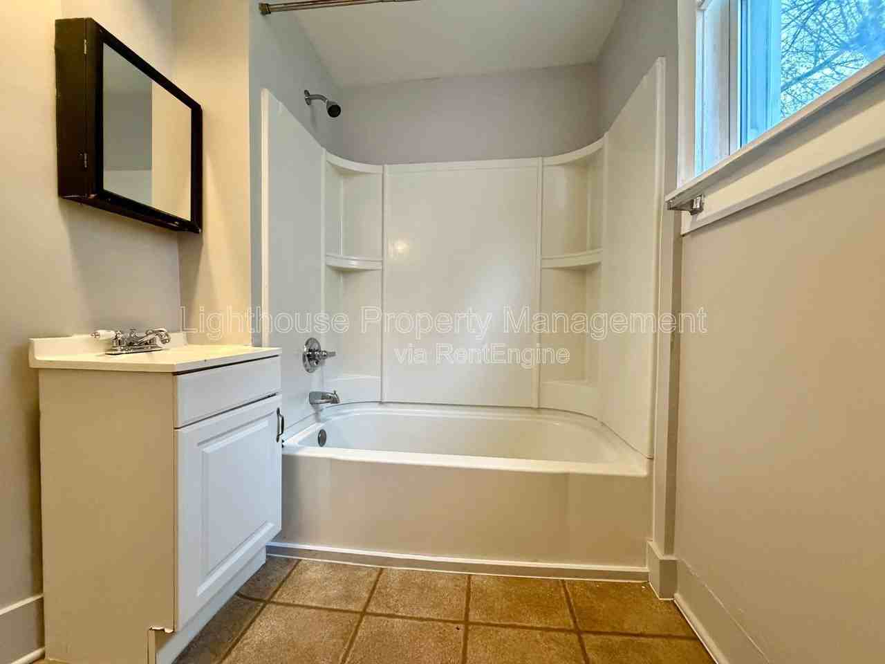 1515 Hoyt St #1 - Photo 4 of 10
