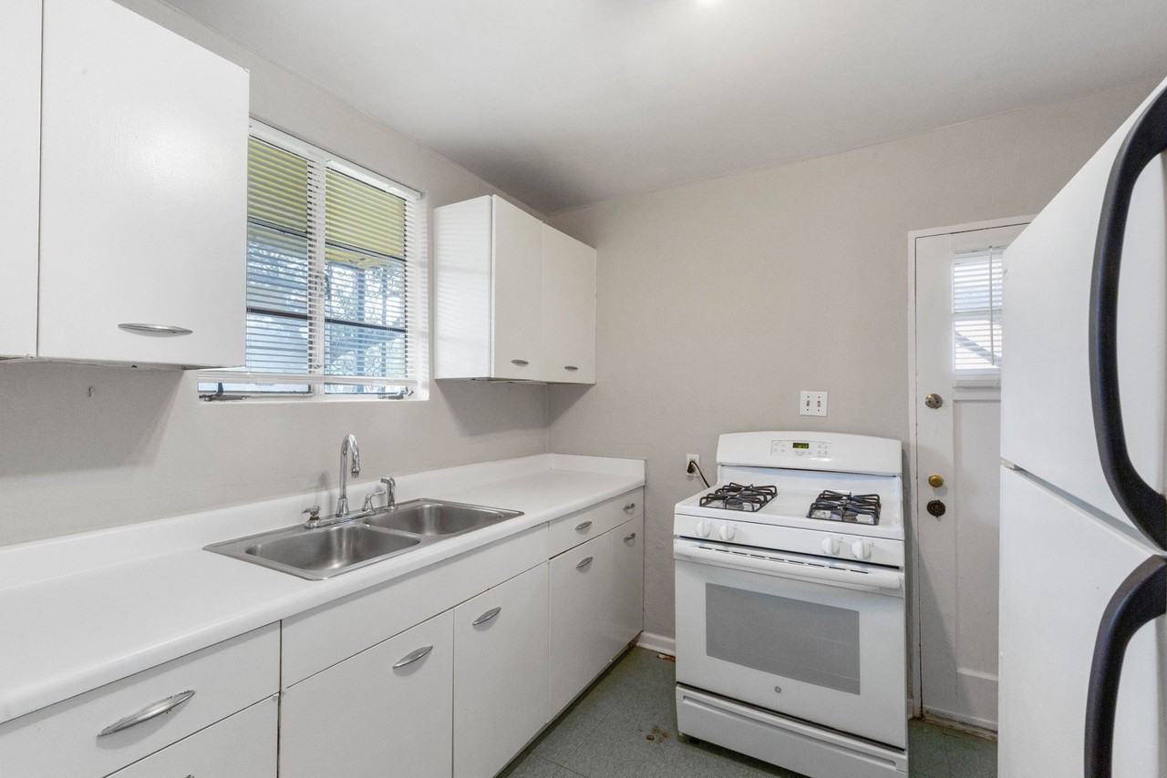 3809 Maplewood Ave #A - Photo 4 of 37