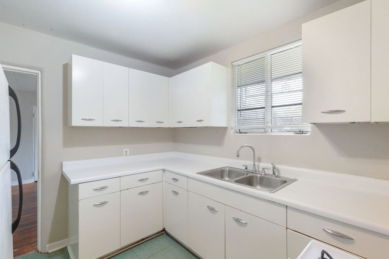3809 Maplewood Ave #A - Photo 6 of 37
