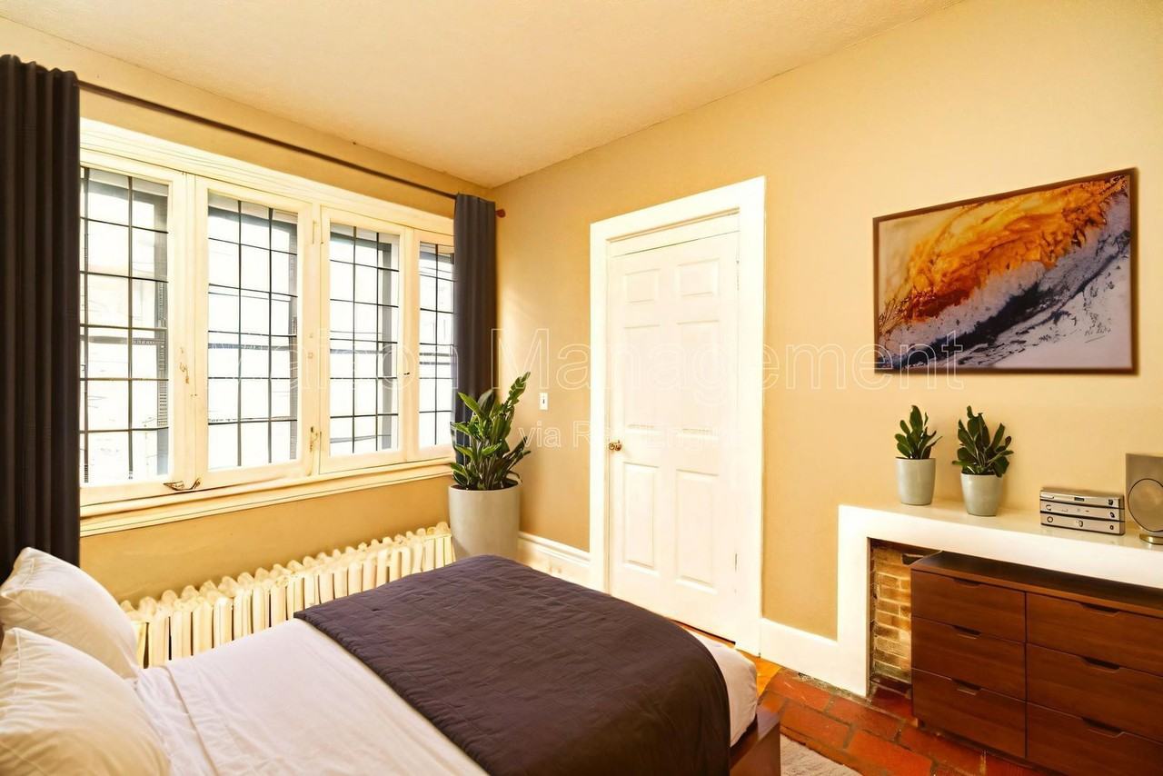 595 University Ave #1 - Photo 4 of 12