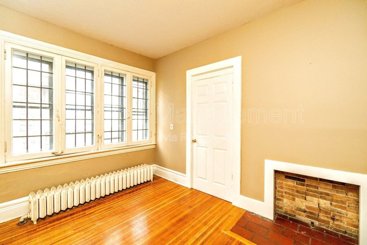 595 University Ave #1 - Photo 5 of 12