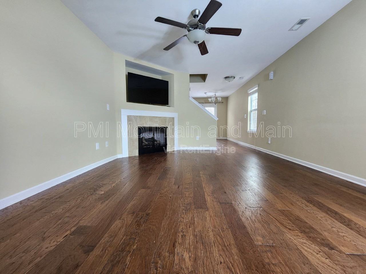 19 Barnett Shoals Dr - Photo 3 of 24