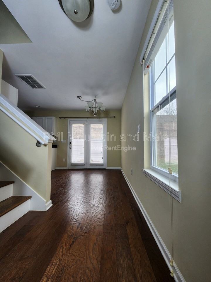 19 Barnett Shoals Dr - Photo 4 of 24