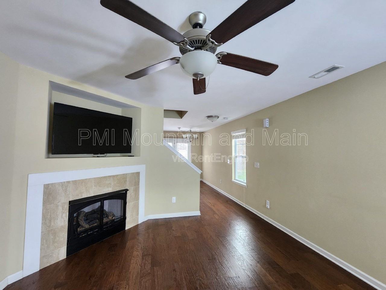19 Barnett Shoals Dr - Photo 5 of 24