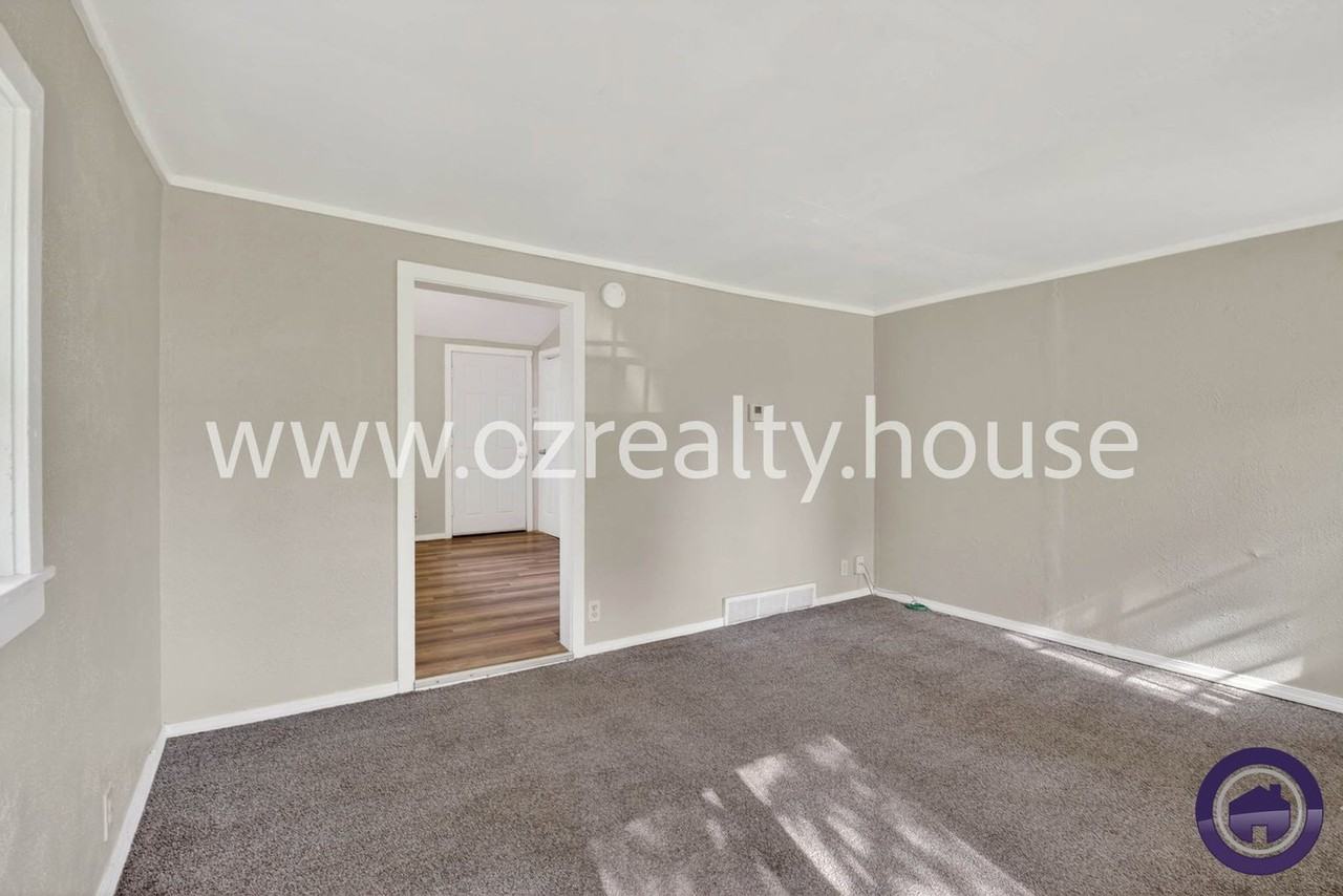 564 Williamsville Ave - Photo 3 of 15