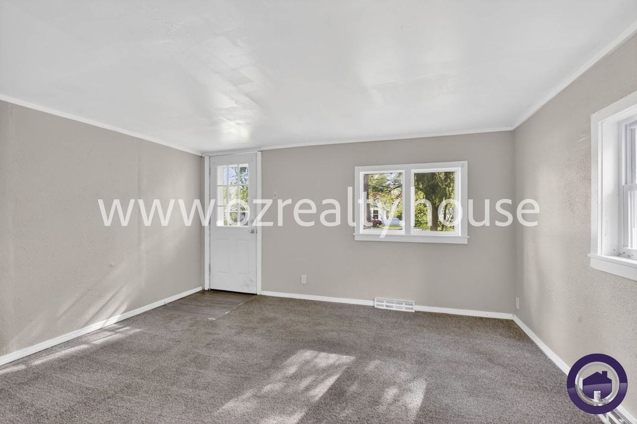 564 Williamsville Ave - Photo 4 of 15